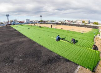 Junto a entidades deportivas, el Intendente recorrió los avances de la Cancha Municipal de Césped Sintético