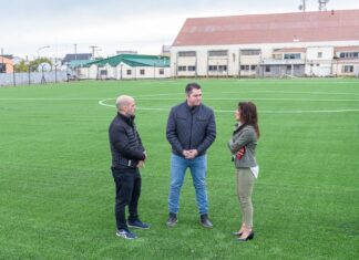 El Intendente recorrió la etapa final de la Cancha Municipal de Césped Sintético