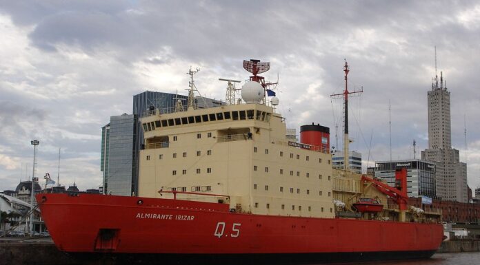 Cultura TDF: Se emitirá en 4K el film sobre la primera campaña antártica del rompehielos Almirante Irízar (1979-1980)
