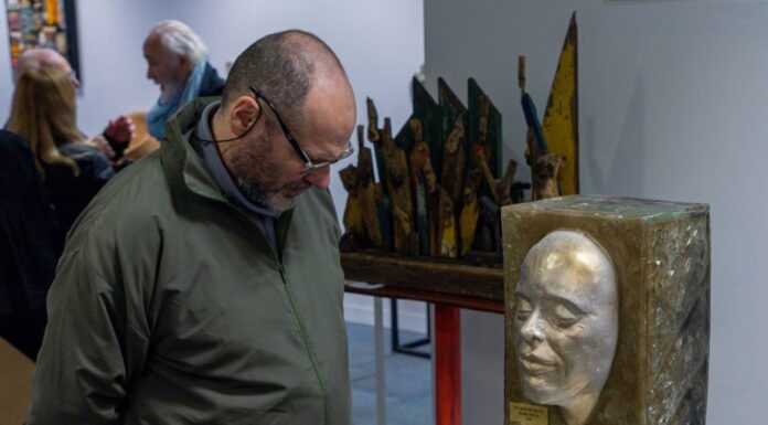 Casa de Tierra del Fuego inauguró una muestra de arte y lanzó convocatoria para artesanos y emprendedores