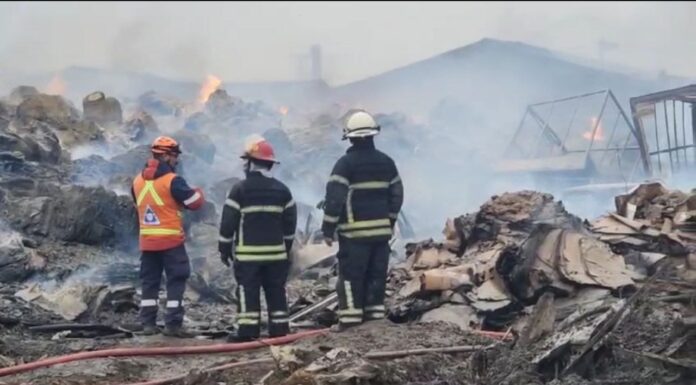 Intensa labor del municipio y fuerzas de seguridad para asistir el incendio en el Parque Industrial