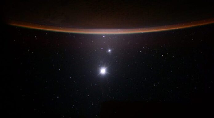 Triple conjunción en el cielo: Venus, Saturno y la Luna se alinean antes del amanecer