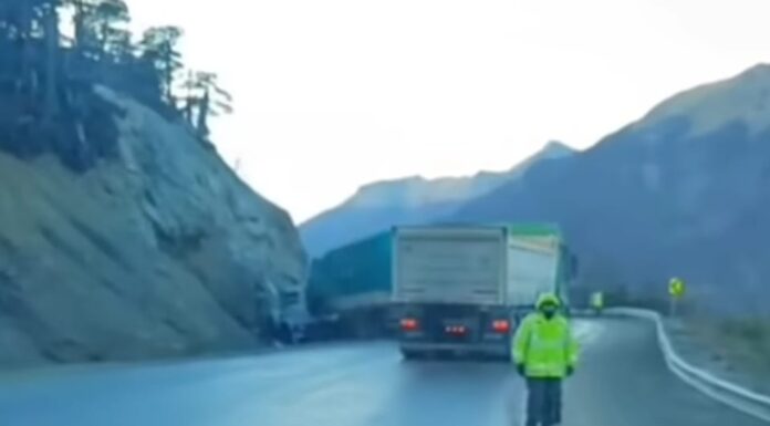 Grave accidente de camión en el Paso Garibaldi: el conductor resultó herido