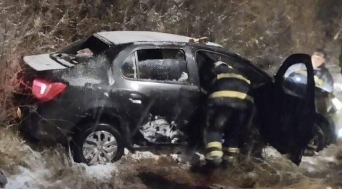 Vuelco en Ruta 3: Cuatro personas fueron trasladadas al hospital, entre ellas dos menores