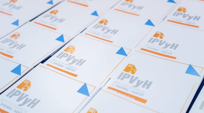 El IPVyH formalizó la entrega de 28 terrenos a trabajadores de salud, educación y seguridad en Río Grande