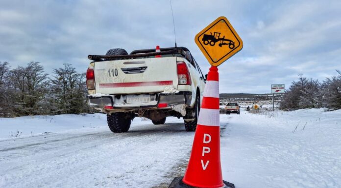 Vialidad refuerza trabajos en rutas provinciales ante las intensas nevadas