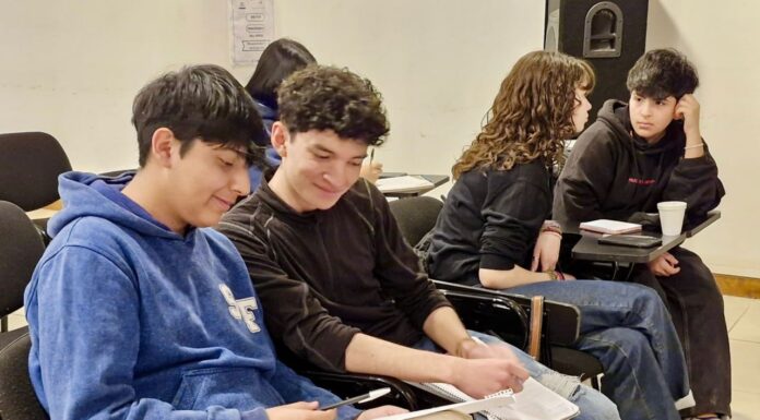 Impulsan la expresión oral y escrita en jóvenes fueguinos con un taller en Ushuaia