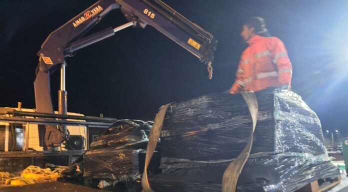 Arribaron los repuestos para el recambio de tapas de cilindro del generador Cummins 1 de la Usina de Tolhuin