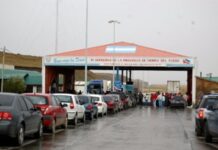 Fuerte movimiento de vehículos y pasajeros en San Sebastián