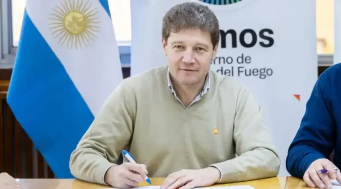 Melella otorgó aumento por decreto a docentes fueguinos en medio del conflicto con SUTEF