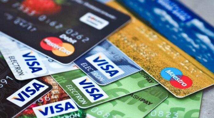 Aumenta la morosidad en tarjetas y préstamos por el costo del crédito