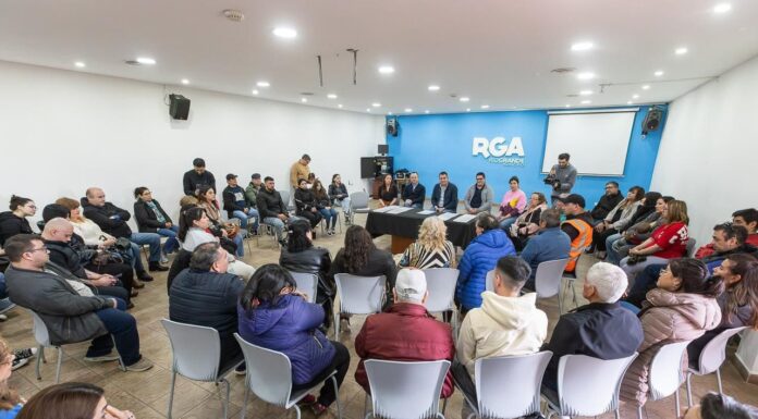 Vecinos del barrio Los Cisnes plantearon necesidades y avances durante un encuentro comunitario