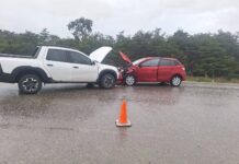 Choque frontal: tres personas recibieron atención médica en Tolhuin