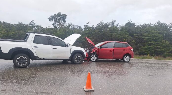 Choque frontal: tres personas recibieron atención médica en Tolhuin
