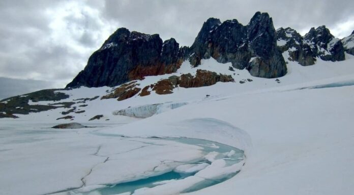 Alertan por inestabilidad en el glaciar ojo del albino y recomiendan no acercarse