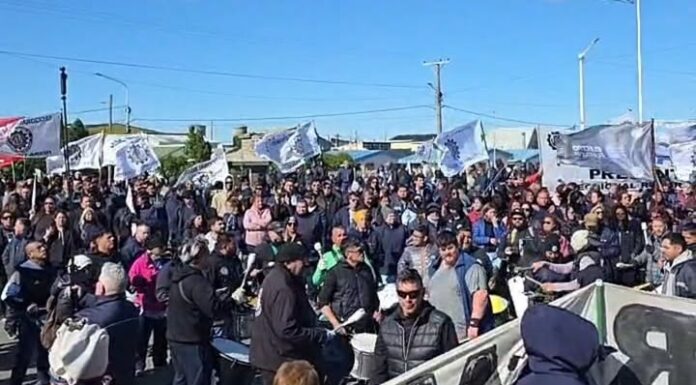 Gremios y organizaciones se movilizan en la Plaza de las Américas por el paro nacional