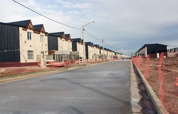 Avanza la pavimentación de la calle Punta Popper y mejora la conexión entre barrios
