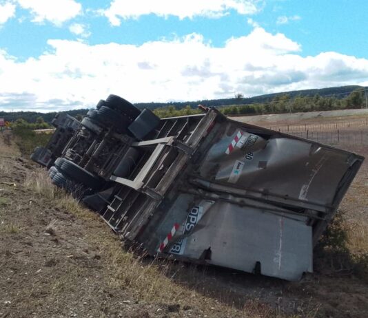 Volcó un camión en cercanías de Tolhuin