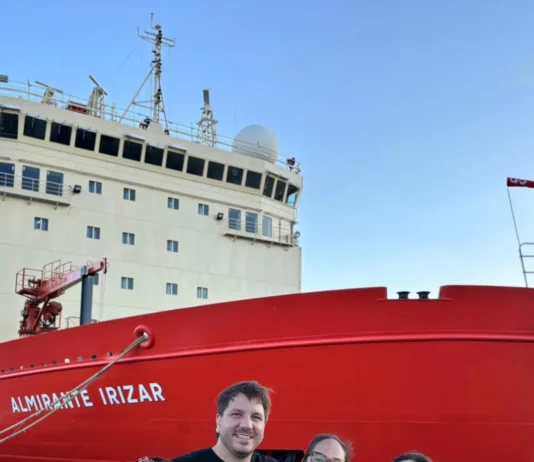 Científicos argentinos e internacionales investigan cetáceos a bordo “Almirante Irízar”