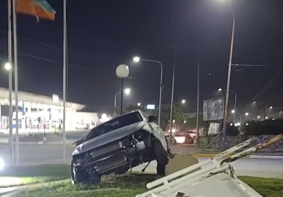 Conductor alcoholizado chocó contra el boulevard y le secuestraron el vehículo