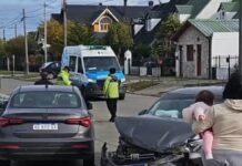 Choque en barrio Mutual: dos autos dañados y una conductora hospitalizada