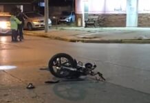 Colisión entre automóvil y motocicleta dejó un herido leve en Río Grande