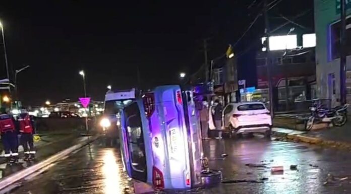 Violento vuelco tras una colisión en Islas Malvinas y Obligado