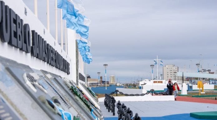 Fuerte rechazo en Tierra del Fuego por el paso de un buque de guerra británico en aguas bajo jurisdicción argentina
