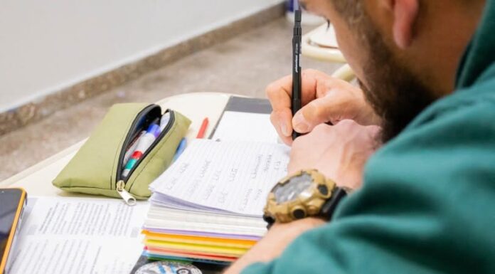 Inscripciones abiertas para quienes adeudan materias del nivel secundario