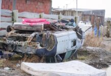 Avanzan las tareas de limpieza y retiro de chatarra en calle Las Violetas