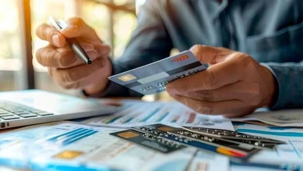 Desde el lunes, los bancos podrán cobrar préstamos desde otras cuentas