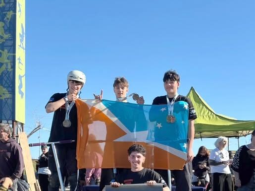 Tres jóvenes fueguinos hicieron historia en el scooter y clasificaron al mundial