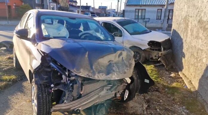 Colisión entre dos vehículos en Río Grande dejó a los ocupantes trasladados al hospital